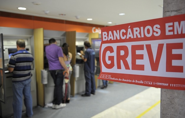 Com greve de bancos, consumidor deve ficar atento a vencimento de contas 