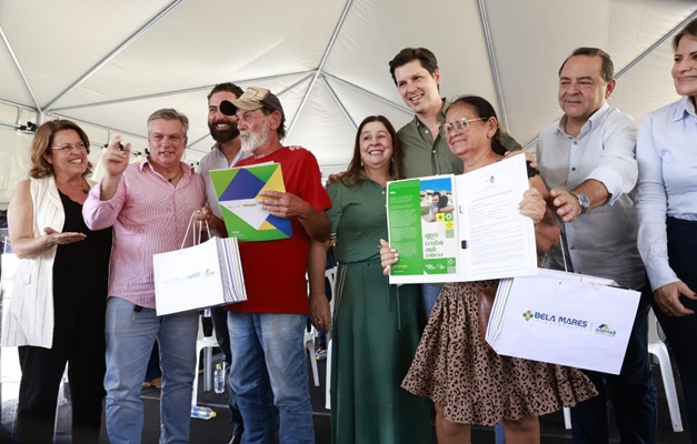 Com investimentos na ordemdos R$ 4 mi, Vilela entrega 30 casas em Itarumã
