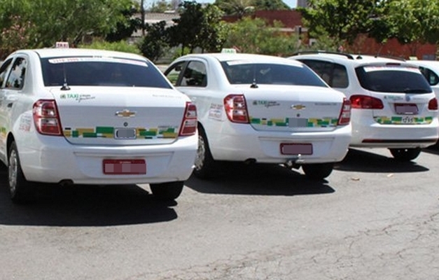 Com nova convocação, prefeitura prevê 2 mil táxis circulando em Goiânia