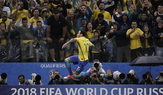Com novo show, Brasil bate Paraguai por 3 a 0 e fica muito perto da Copa