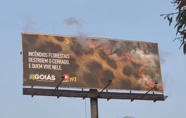 Com outdoor "em chamas”, governo de Goiás alerta sobre risco de queimadas