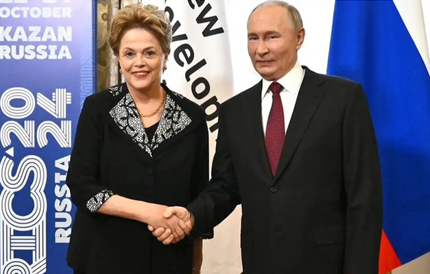 Com Putin, Dilma defende expansão do Brics e uso de moedas locais