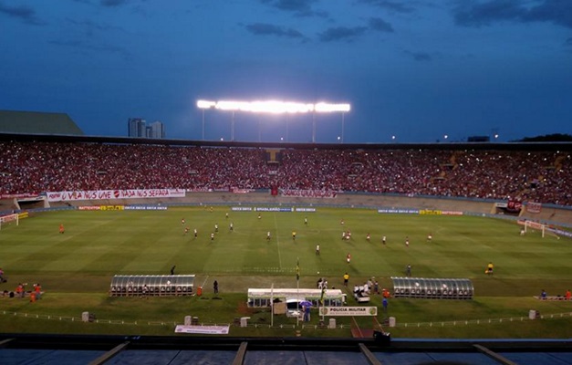 Com Serra lotado, Vila vence Brasil-RS nos pênaltis e avança à final 