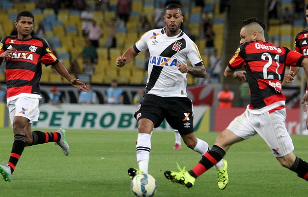 Com técnico novo, Vasco reage e derrota Flamengo na Copa do Brasil