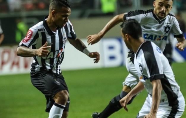 Com um a menos, Atlético-MG vence Botafogo e abre vantagem na Copa do Brasil