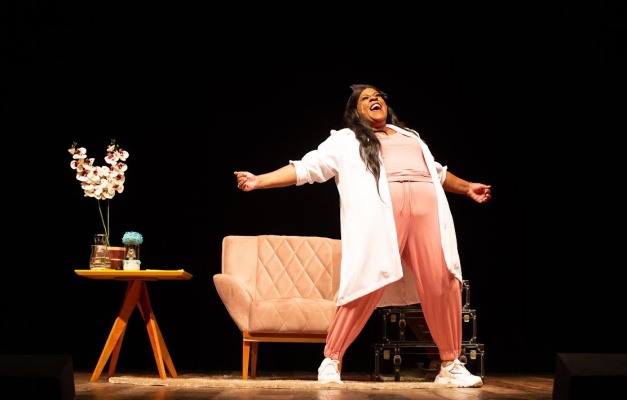 Comediante Cacau Protásio se apresenta em Goiânia e Anápolis