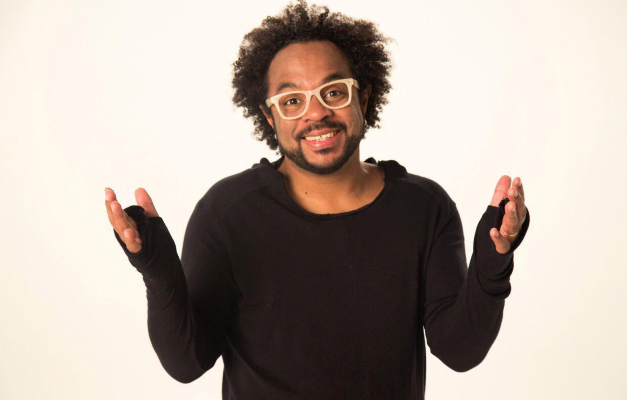 Comediante Marcelo Marrom ministra palestra em Goiânia