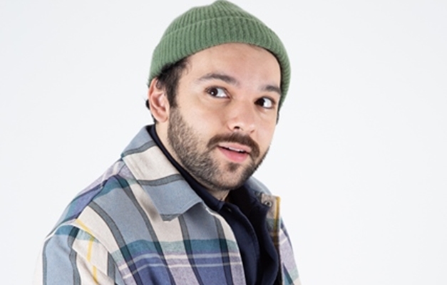 Comediante Raphael Ghanem abre sessão extra em Goiânia