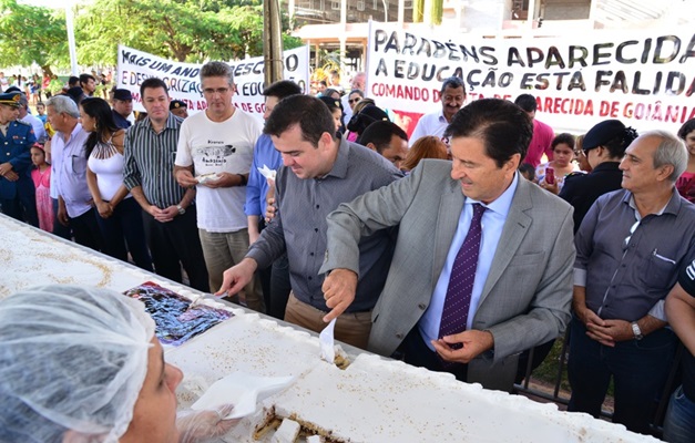 Comemoração do aniversário de Aparecida de Goiânia tem bolo de 94 metros