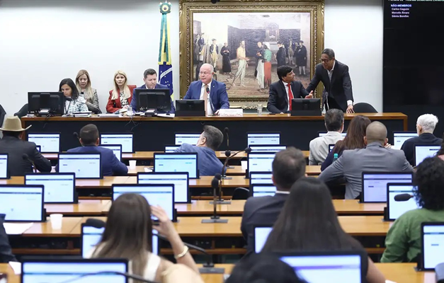 Comissão da Câmara aprova maior pena para aliciamento virtual de crianças 