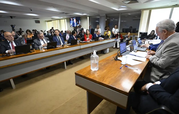 Comissão do Senado aprova isenção do IR para quem ganha até R$ 5 mil