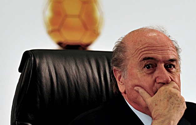 Comitê de Ética da Fifa afasta Blatter e Platini por 90 dias