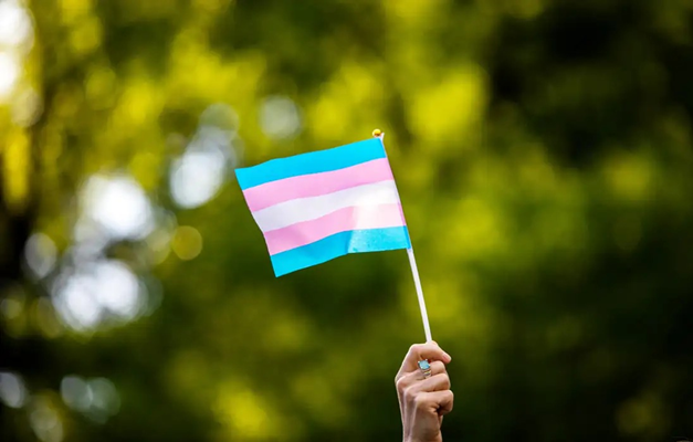 Comitê Olímpico dos EUA proíbe mulheres trans em competições femininas