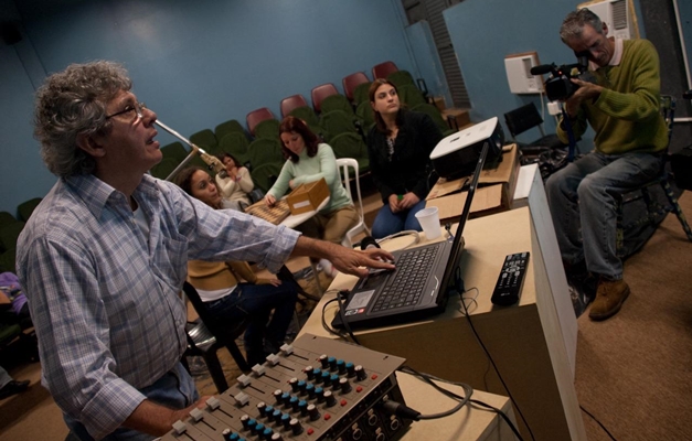 Compositor Beto Strada ministra oficina de dublagem em Goiânia