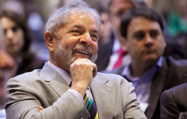 Compra de sítio em Atibaia foi lavrada em escritório do compadre de Lula