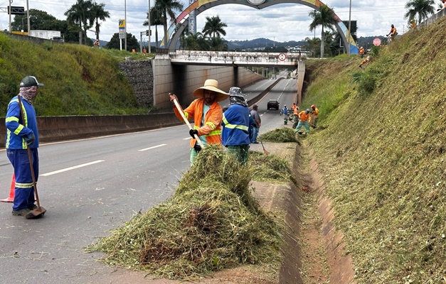 Comurg atende 750 bairros com serviços de limpeza em Goiânia