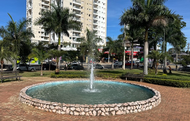 Comurg reativa fonte em praça do Setor Aeroporto após 7 anos sem funcionar