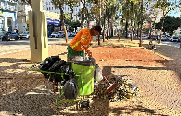 Comurg retira mais de 1 tonelada de entulho da Região Oeste de Goiânia  