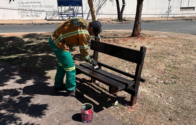 Comurg substitui equipamentos danificados na Praça Maria Sued em Goiânia