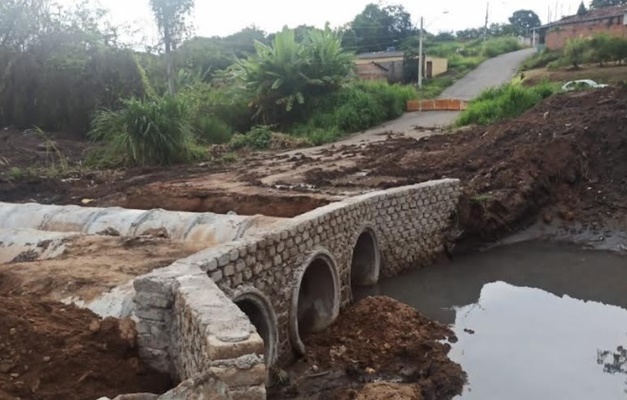 Condomínio Amin Camargo, em Goiânia, recebe bueiro triplo e obra de drenagem