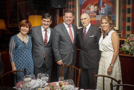 Confira como foi a comemoração de 30 anos do Castro's Park Hotel