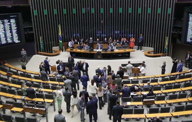 Congresso derruba vetos e eleva valor de emendas parlamentares