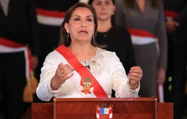 Congresso peruano destitui a presidente Dina Boluarte em meio a onda de criminalidade