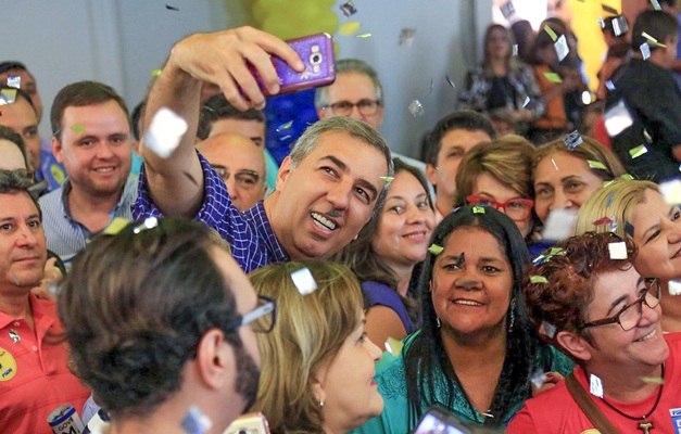 Conheça a trajetória do governador Zé Eliton