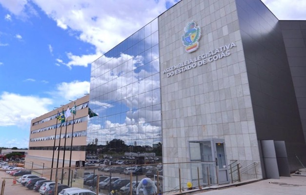 Conselheiros de segurança comunitária de Goiás tomam posse em Goiânia
