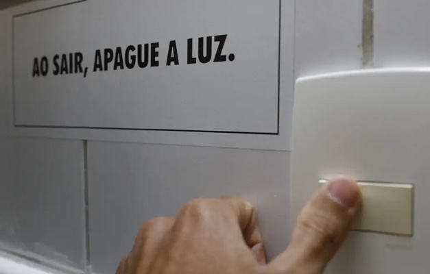 Conta de luz terá bandeira tarifária vermelha patamar 2 em agosto