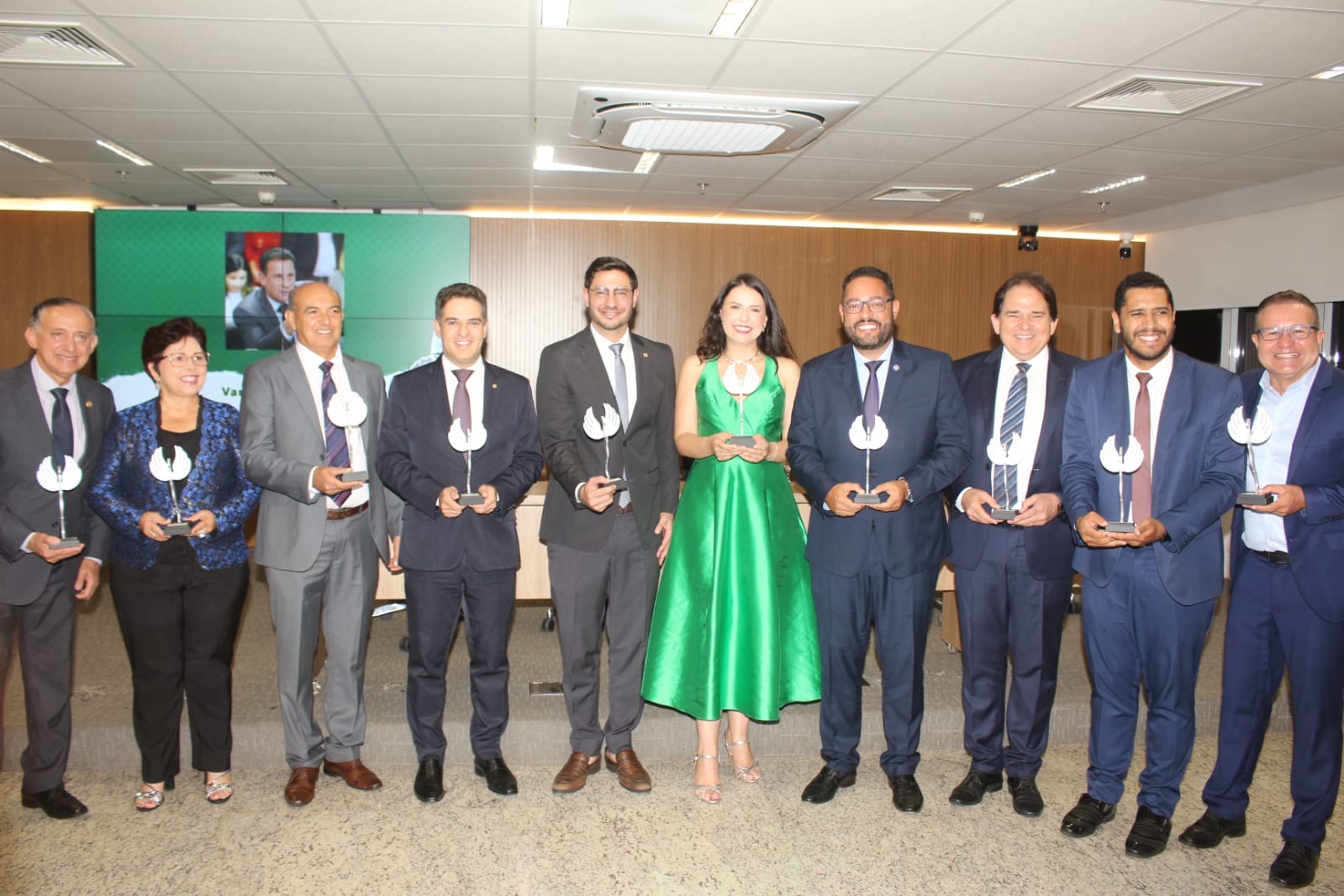 Contato Comunicação entrega prêmio Mais Influentes da Política em Goiás 