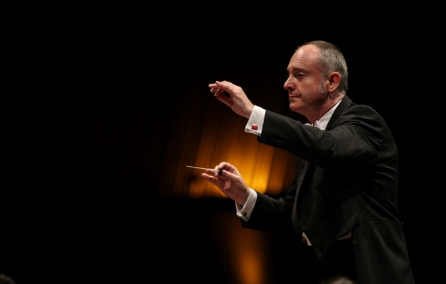 Contrato do maestro Neil Thomson está suspenso, informa Goiás Turismo