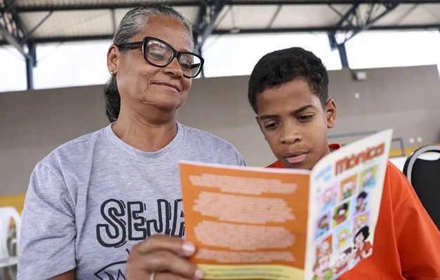 Convívio entre gerações é receita contra etarismo, aponta especialista