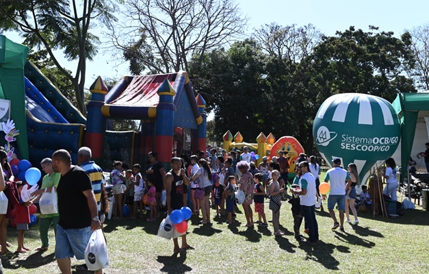 Cooperativas se reúnem no Jardim Botânico para atender a população
