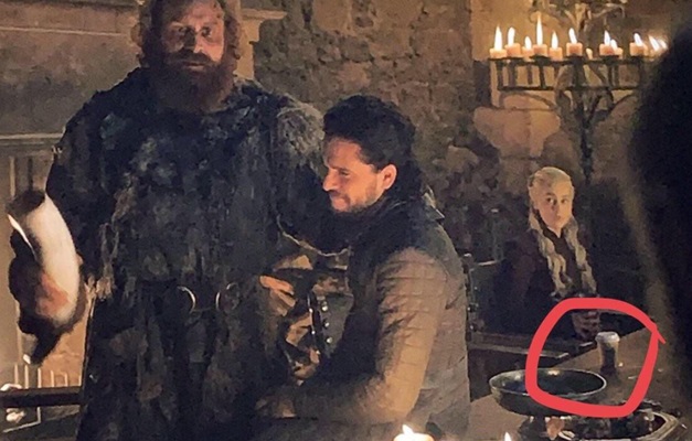 Copo de café da Starbucks aparece em cena de Game of Thrones