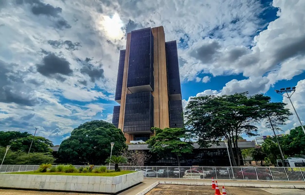 Copom eleva juros básicos da economia para 14,75% ao ano