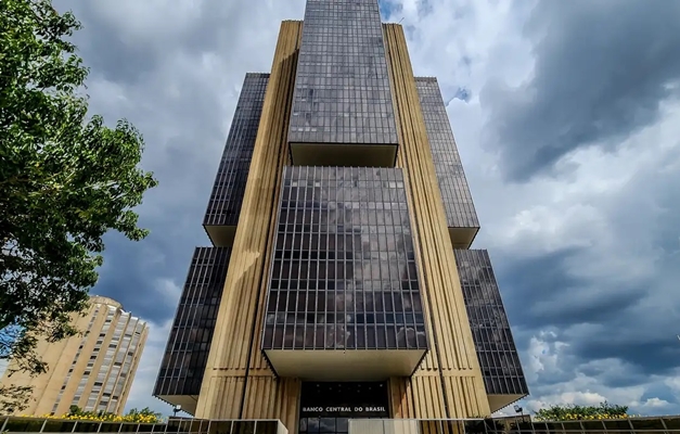 Copom eleva juros básicos da economia para 15% ao ano