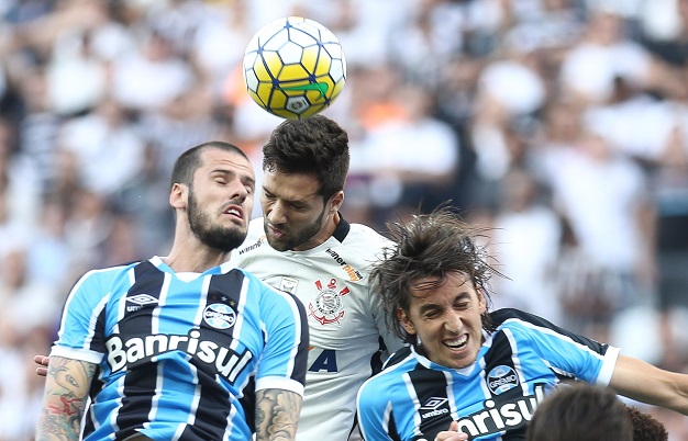 Corinthians abre defesa de título com 0 a 0 contra o Grêmio