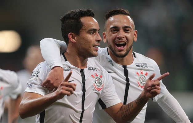 Corinthians domina Palmeiras, faz 2 a 0 e dispara no Brasileirão