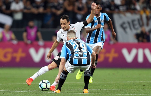 Corinthians empata com o Grêmio em jogo morno e mantém vantagem