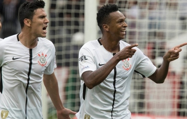 Corinthians empata com São Paulo e se garante na final do Paulistão