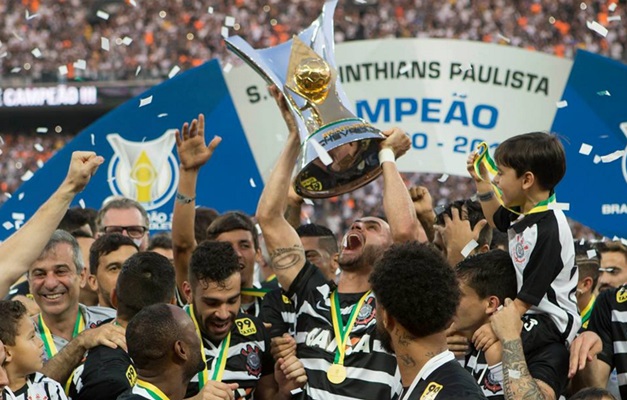Corinthians humilha São Paulo na festa pelo título brasileiro e goleia por 6 a 1