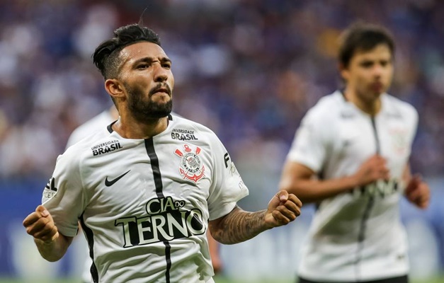 Corinthians repete erros, mas consegue empatar com o Cruzeiro no Mineirão