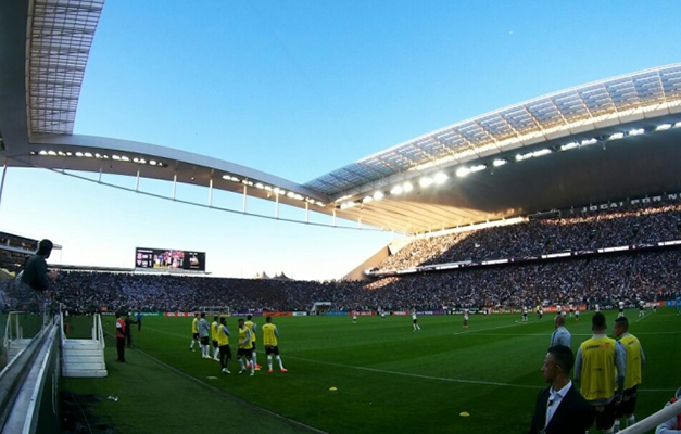 Corinthians tirou dinheiro do futebol para pagar juros da arena, diz Andrés