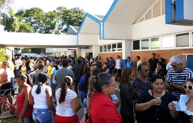 Velório de Cristiano Araújo mobiliza fãs e três batalhões da PM de Goiás