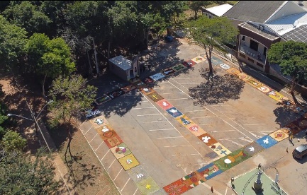Corpus Christi: tapetes de serragem colorem ruas e avenidas de Goiânia