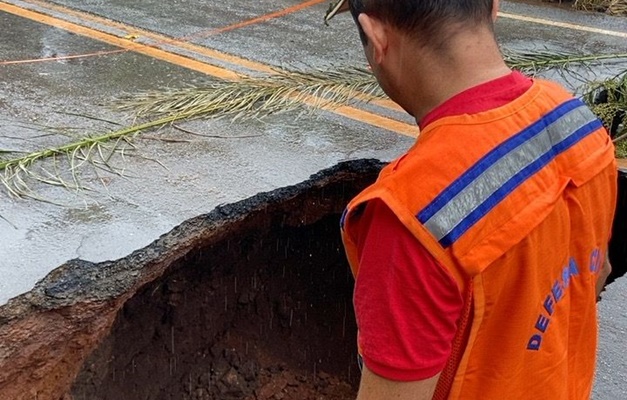 Córrego transborda e ponte entre Piranhas e Arenópolis é interditada