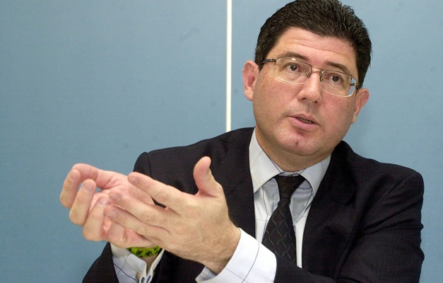 Corrente do PT acusa Levy de repetir governo de Fernando Henrique