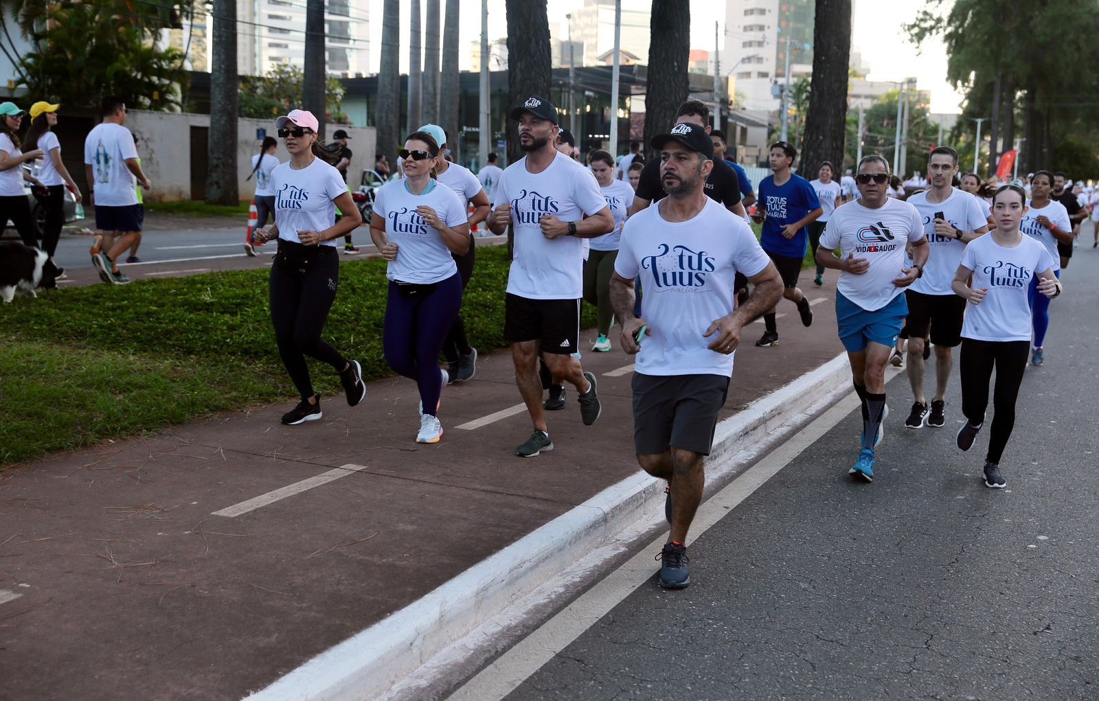 Corrida Totus Tuus reúne dezenas de fiéis em Goiânia