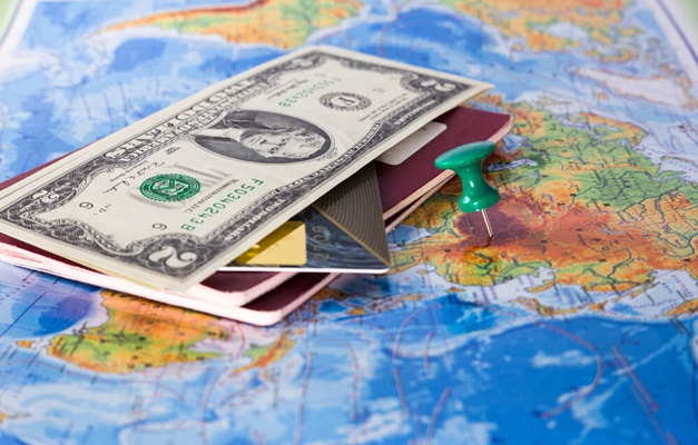 Cotação do dólar muda planos de viagem de turistas